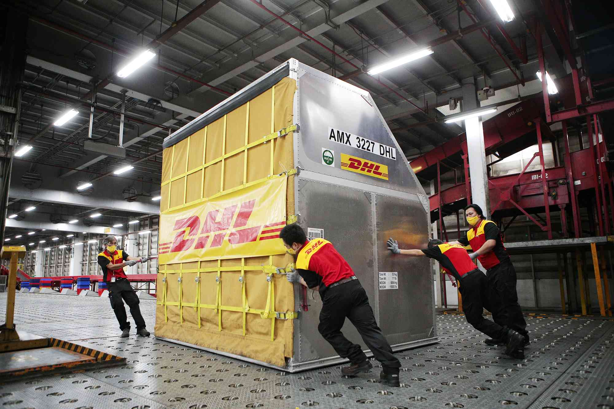 DHL Express_Pfizer vaccine