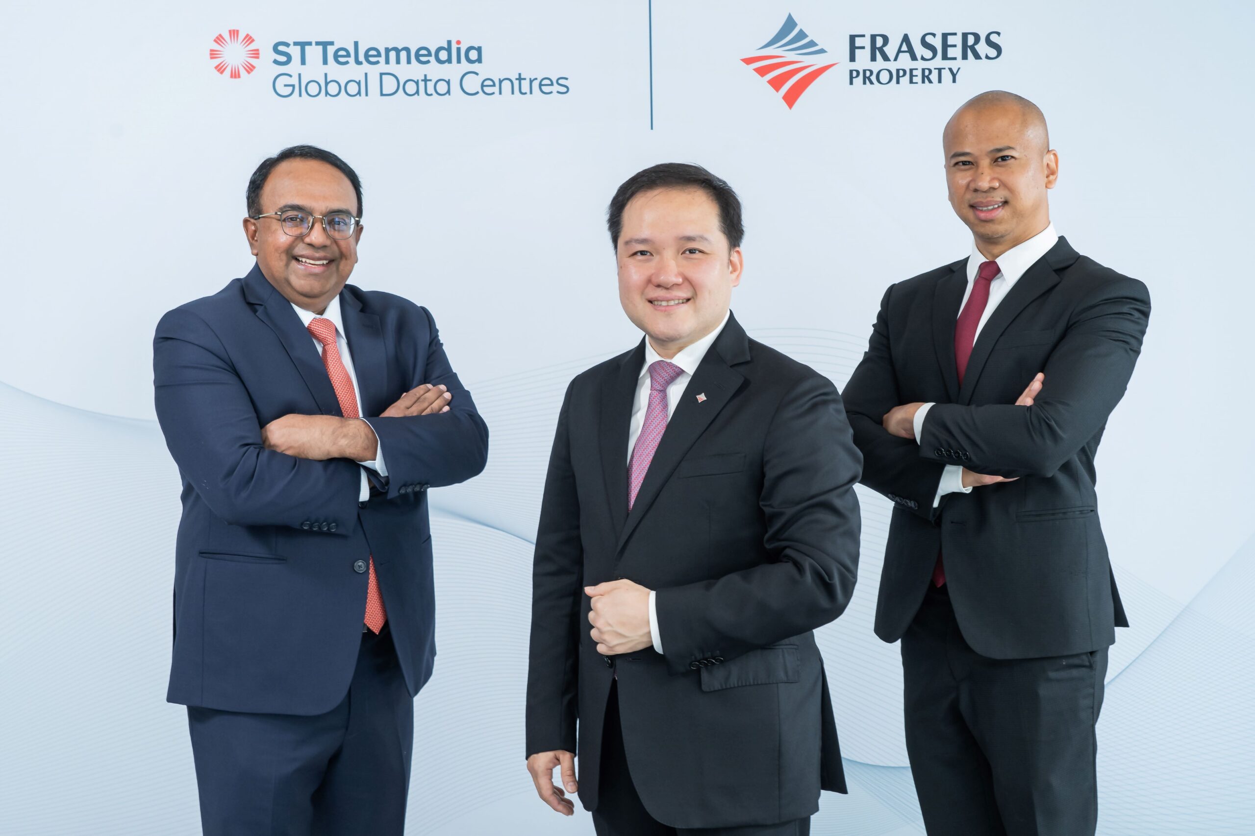 From left to right: Mr Bruno Lopez, President and Group CEO of ST Telemedia Global Data Centres, Mr Panote Sirivadhanabhakdi, Group CEO of Frasers Property Limited, Mr Supparat Sivapetchranat Singhara na Ayutthaya, CEO of ST Telemedia Global Data Centres (Thailand)