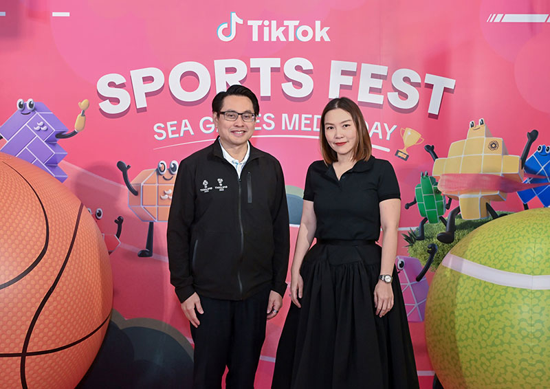 (จากซ้ายไปขวา ดร. ก้องศักด ยอดมณี ผู้ว่าการการกีฬาแห่งประเทศไทย (กกท.) และคุณชนิดา คล้ายพันธุ์ Director of Public Policy, Southeast Asia, TikTok)